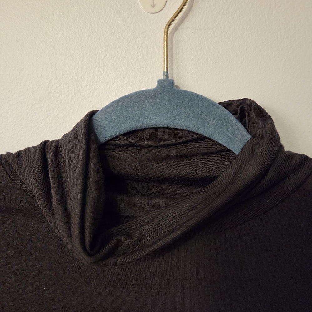 Uniqlo Heattech Long Sleeve Lightweight Turtleneck Tee - Picture 2 of 6